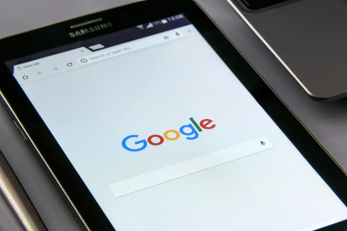 Cara simpan password di akun Google. (Sumber: Pexels/AS Photography)