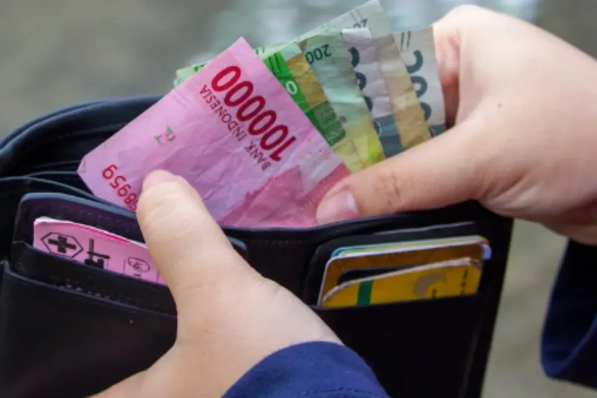 Dengan aplikasi yang tepat dan terbukti membayar, siapapun akan bisa mendapatkan saldo DANA gratis. (Sumber: Pexels/Ahsanjaya)