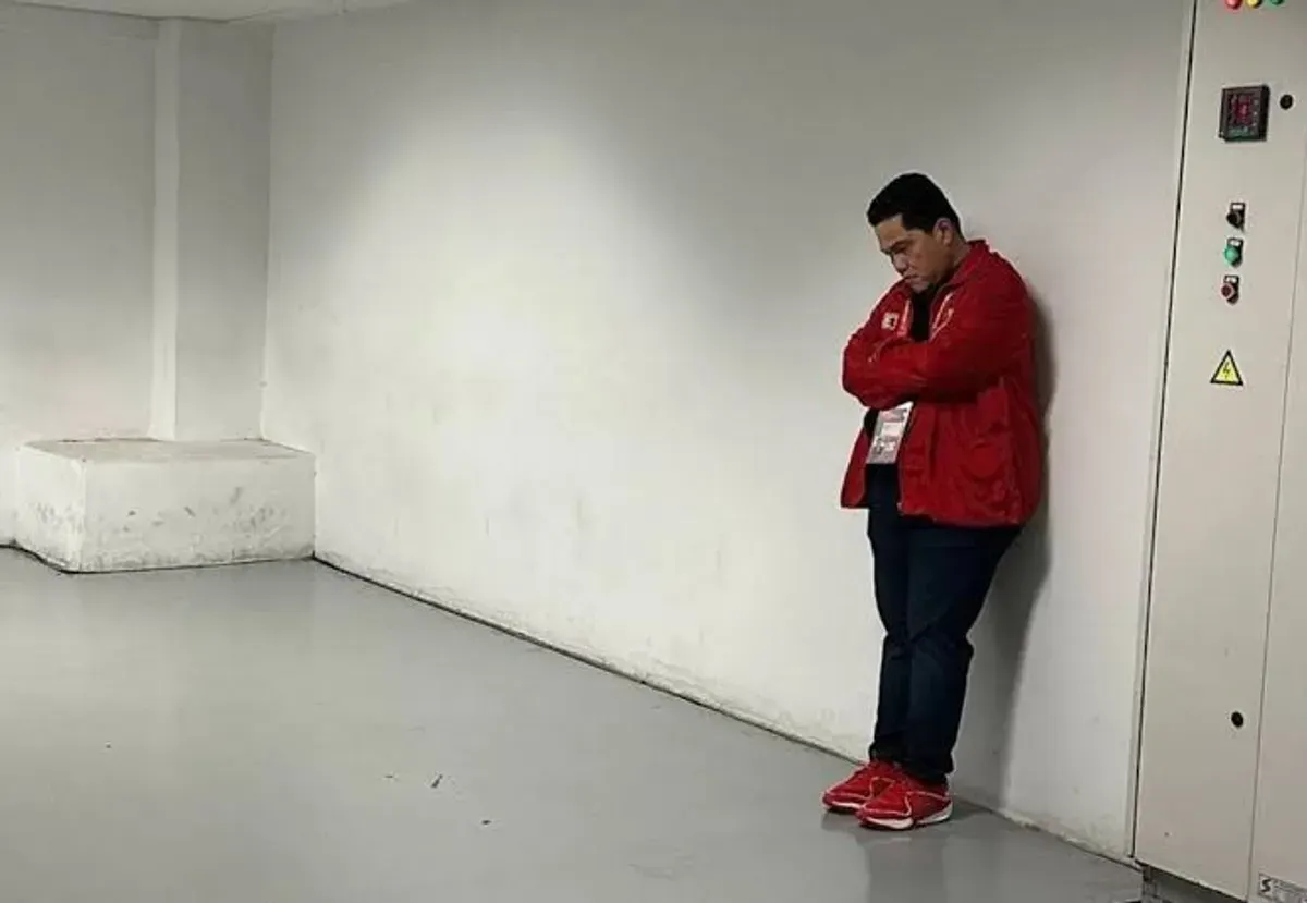 Viral foto Erick Thohir usai kekalahan Erick Thohir buka suara setelah Timnas Indonesia dibantai Australia di kualifikasi Piala Dunia 2026 zona Asia. (Sumber: Instagram @idextratime)