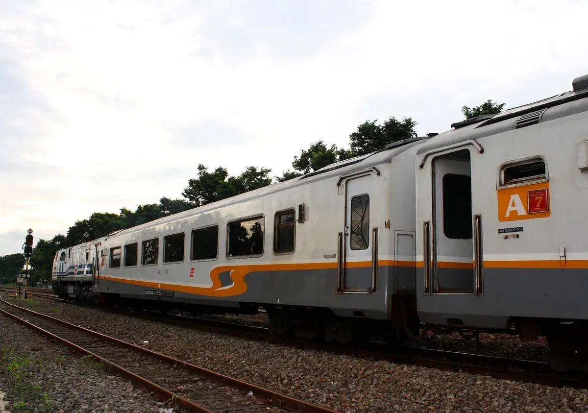 Pulang kampung menggunakan kereta api merupakan salah satu opsi yang paling banyak digunakan oleh pemudik, cara membeli tiketnya bisa dengan mudah dilakukan via online. (Sumber: Pixabay/Agus Santoso)