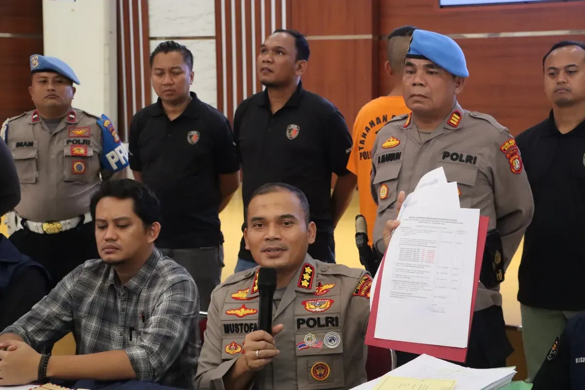Polres Metro Bekasi mengungkap kasus kasus dugaan tindak pidana penggelapan dana sekolah di Cikarang Utara, Kabupaten Bekasi, Jawa Barat. (Sumber: Dok. Polres Metro Bekasi)