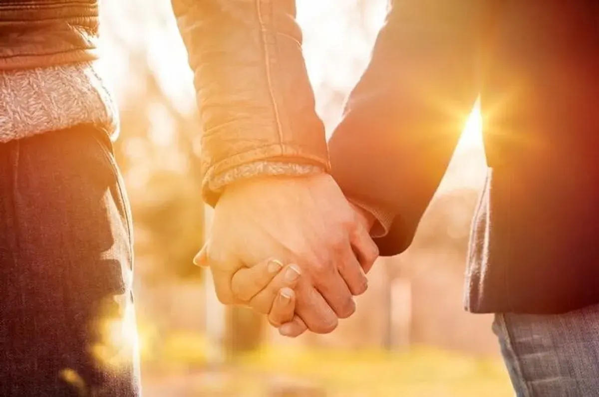 Gemini, siap-siap senyum manis hari ini, rezeki kamu lancar banget, dan hubungan asmara yang sempat retak, mulai pulih lagi.(Sumber: Pinterest)