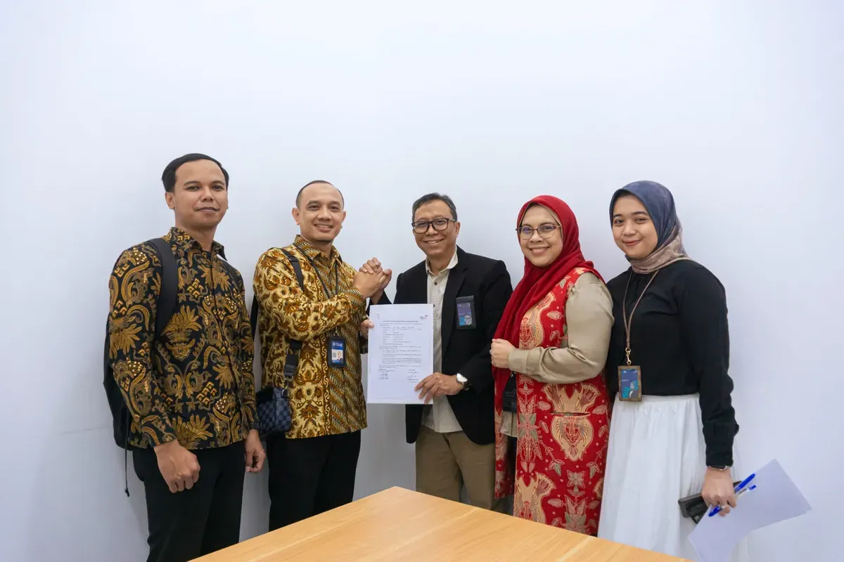 Penandatanganan perjanjian kerja sama antara RS Tasik Medika Citratama dan telkom dalam penyediaan layanan Sub Rack di neuCentrIX Cirebon, beberapa waktu yang lalu. (Sumber: Dok. Telkom)
