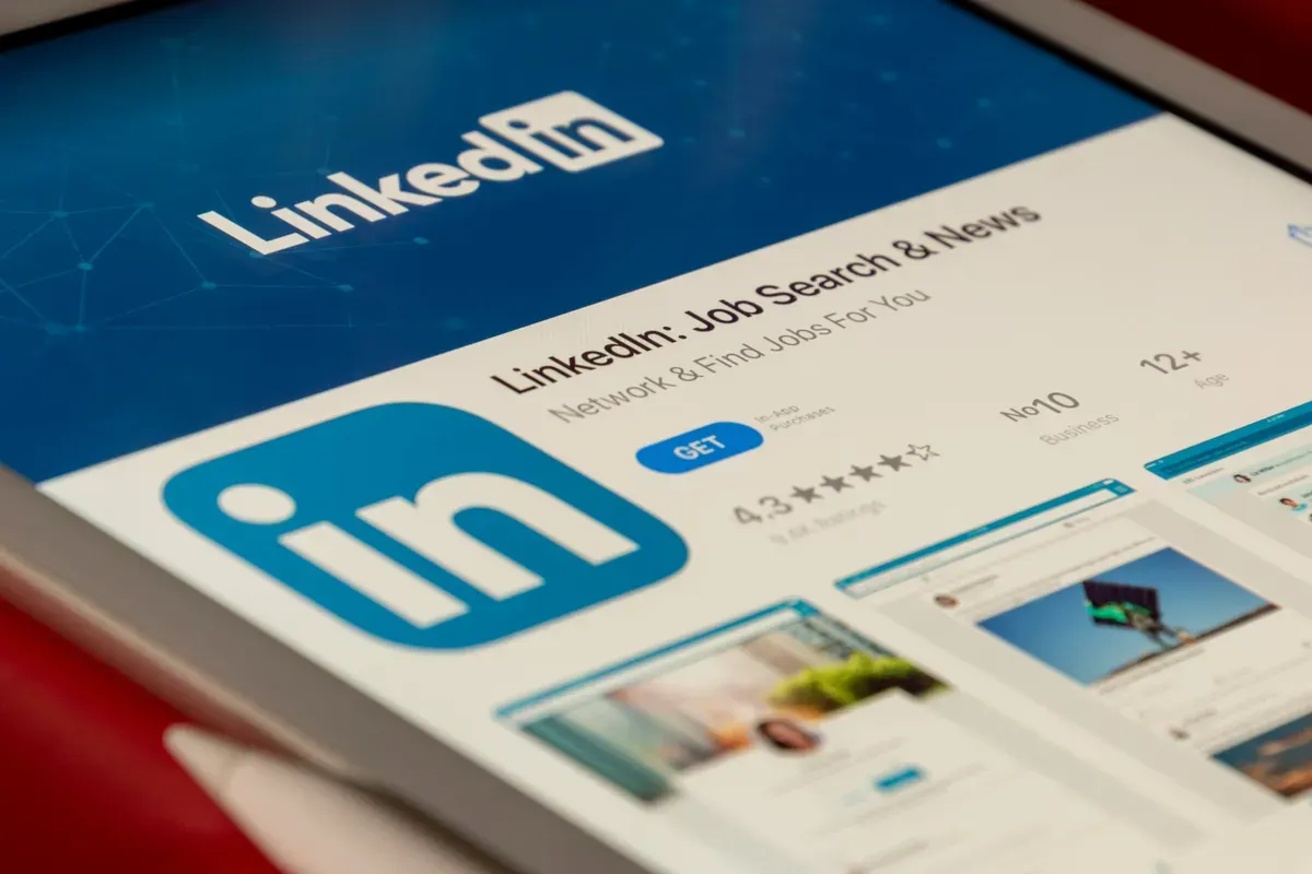 Tata Cara Hapus Akun LinkedIn dari Aplikasi atau Web (Sumber: Unsplash/Souvik Banerjee)