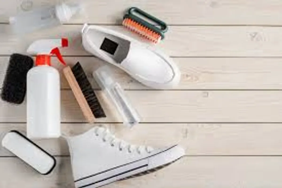 Cara membersihkan sepatu putih tanpa dicuci. (Sumber: RRI)