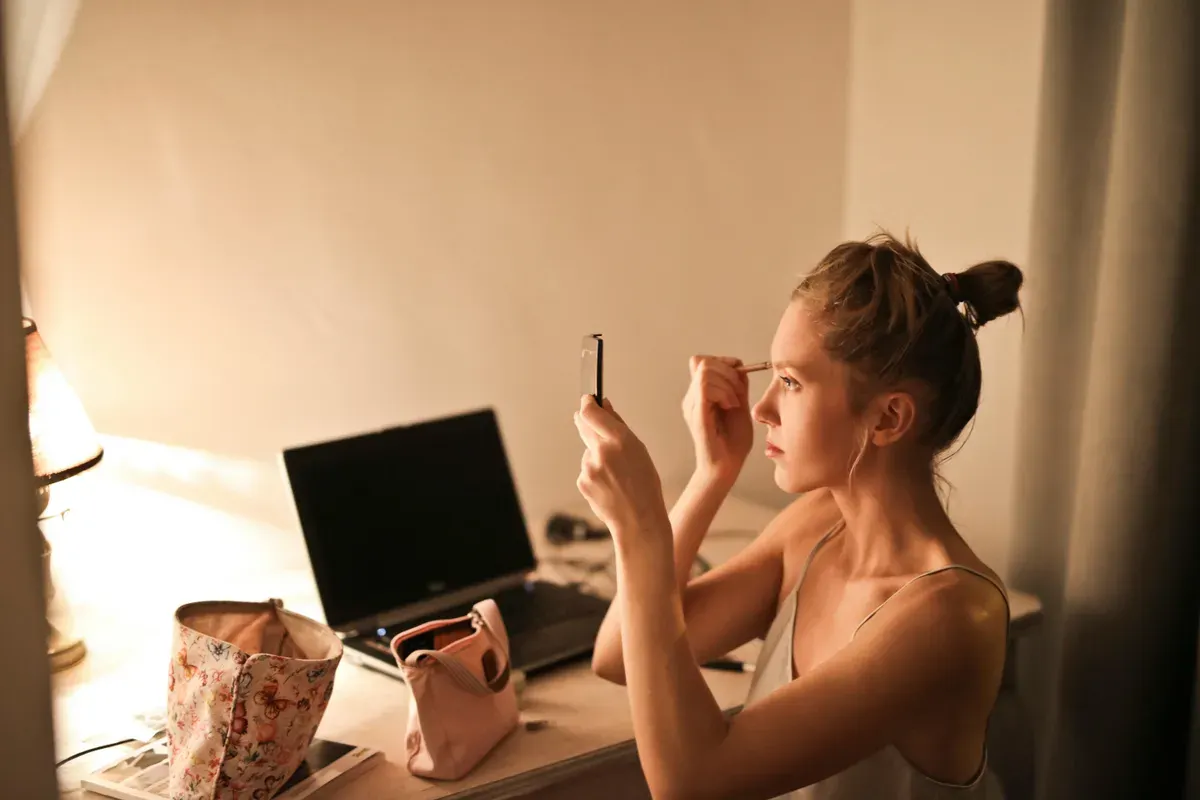 Ilustrasi makeup flawless. (Sumber: Pexels/Adrienn)