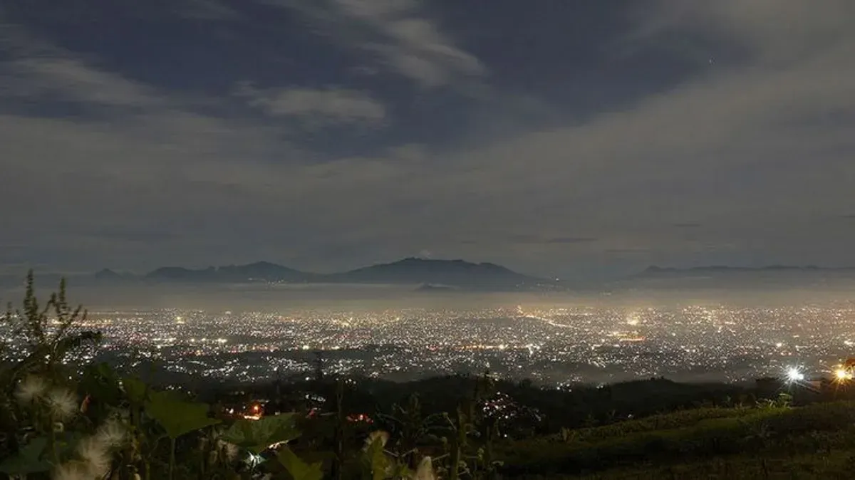 Destinasi wisata malam saat berada di Kota Bandung untuk libur Lebaran 2025 (Sumber: Pinterest)