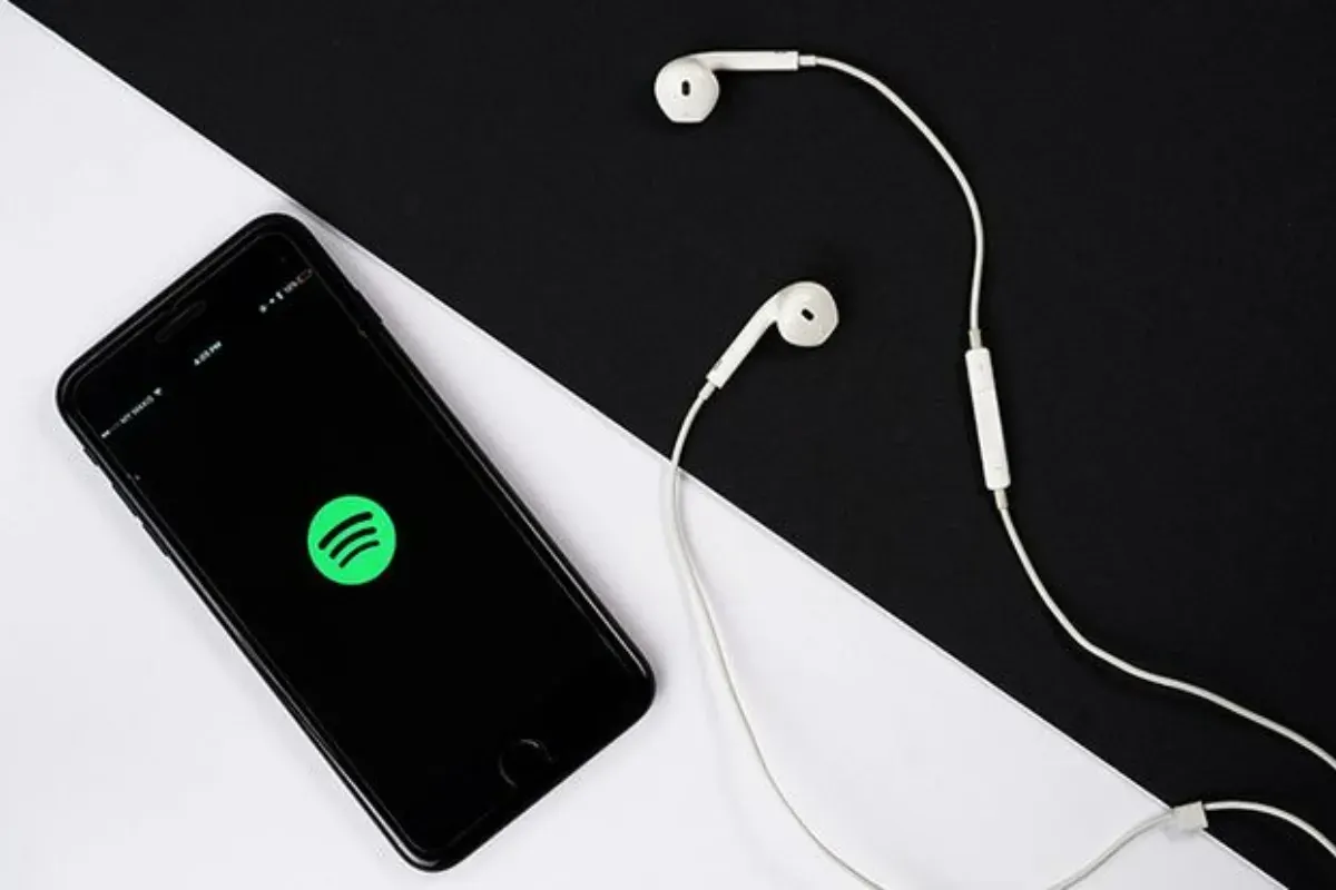 Begini cara download lagu MP3 di Spotify agar bisa diputar tanpa WiFi atau kuota internet. (Sumber: Pinterest/PCMag)