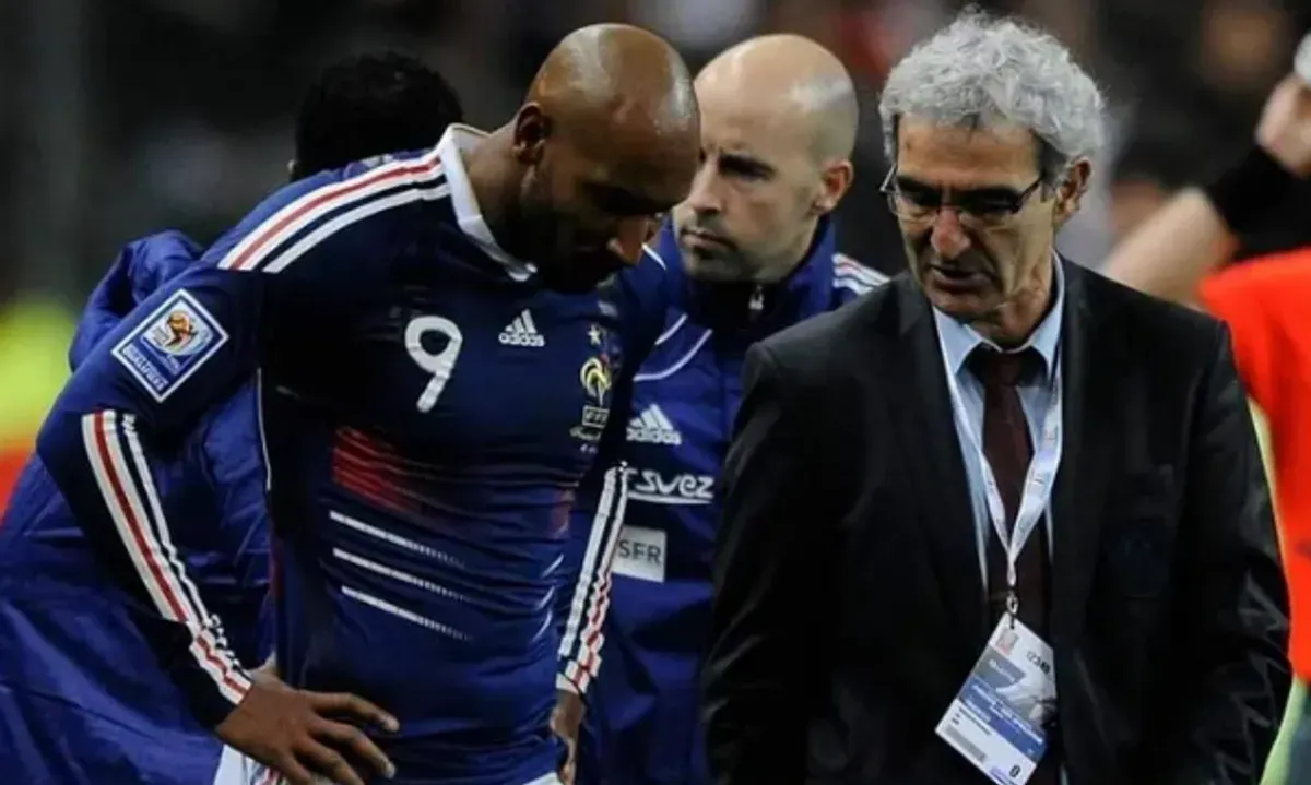Raymond Domenech saat masih menjadi pelatih Timnas Prancis. (Sumber: Instagram/@confrencia_pt)