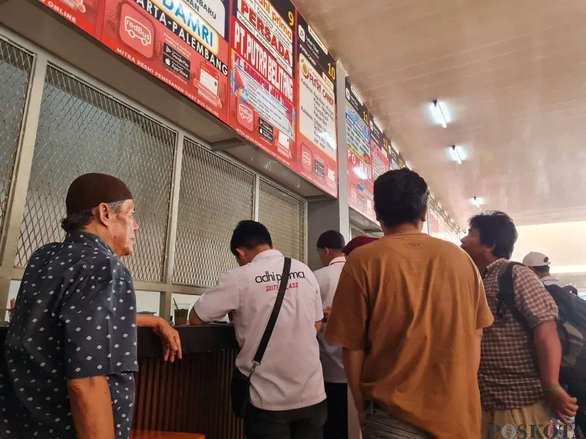 Suasana loket tiket PO Bus AKAP di Terminal Kalideres, Jakarta Barat, Minggu 24 Maret 2025 (Sumber: Poskota/Pandi Ramedhan)