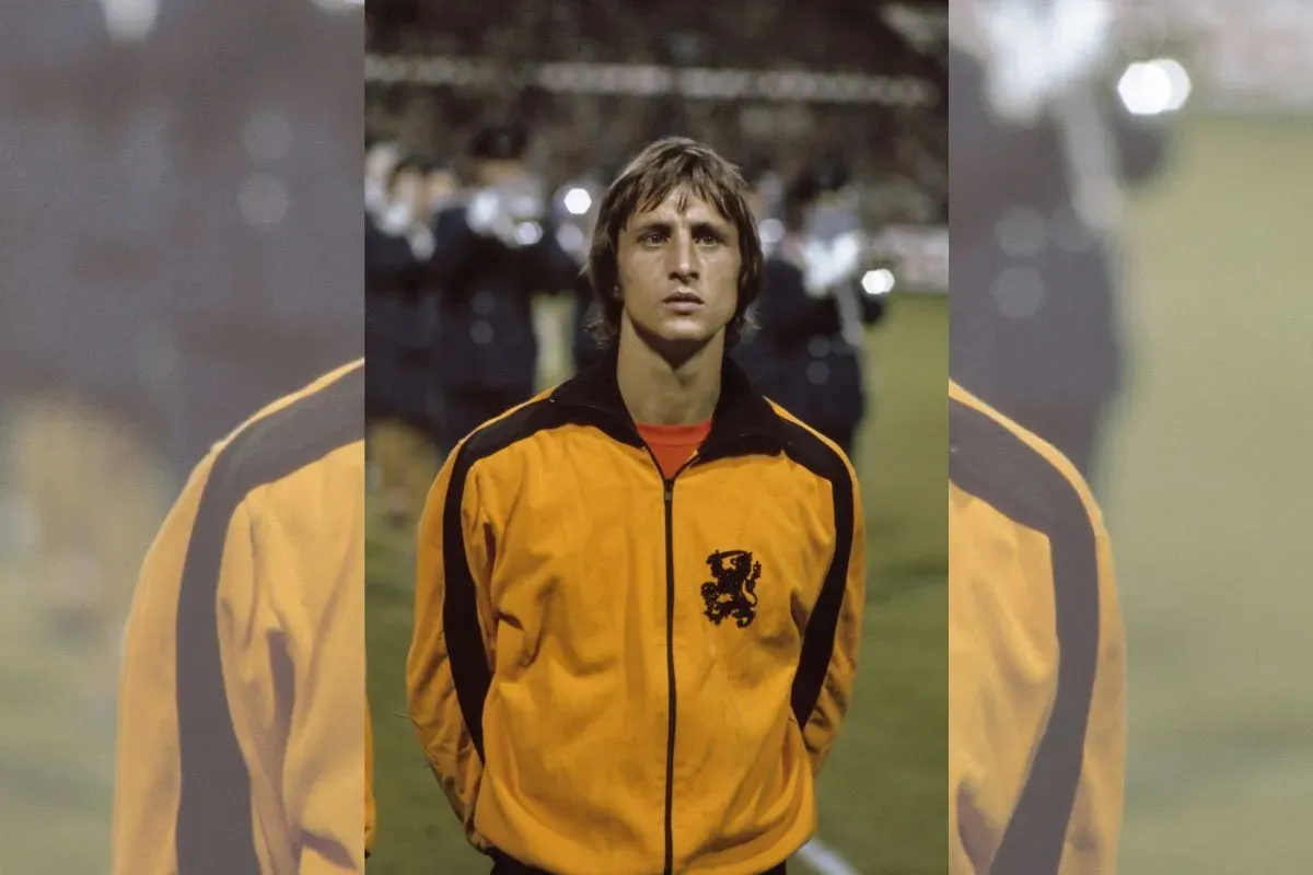 Johan Cruyff merupakan tokoh kunci dalam permainan Total Football. (Sumber: Wikimedia Commons)