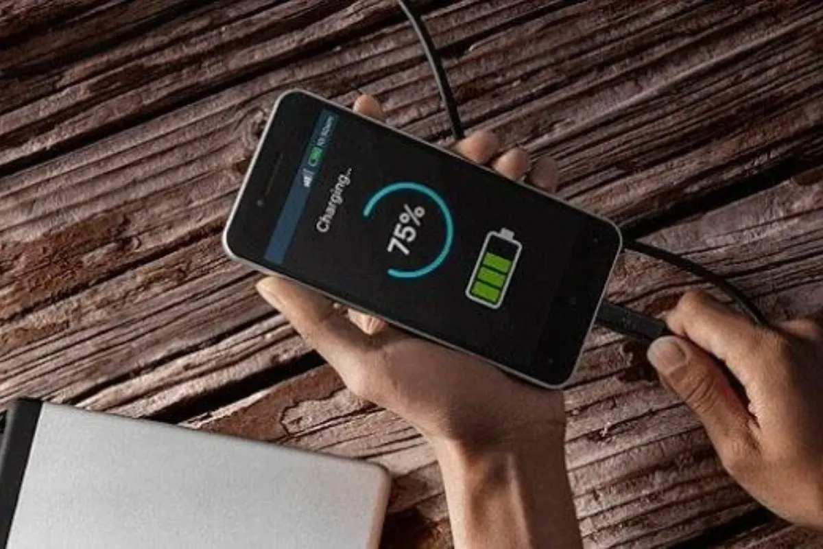 Ketahui trik jitu menghemat baterai HP Android agar tidak cepat habis. (Sumber: Pinterest)