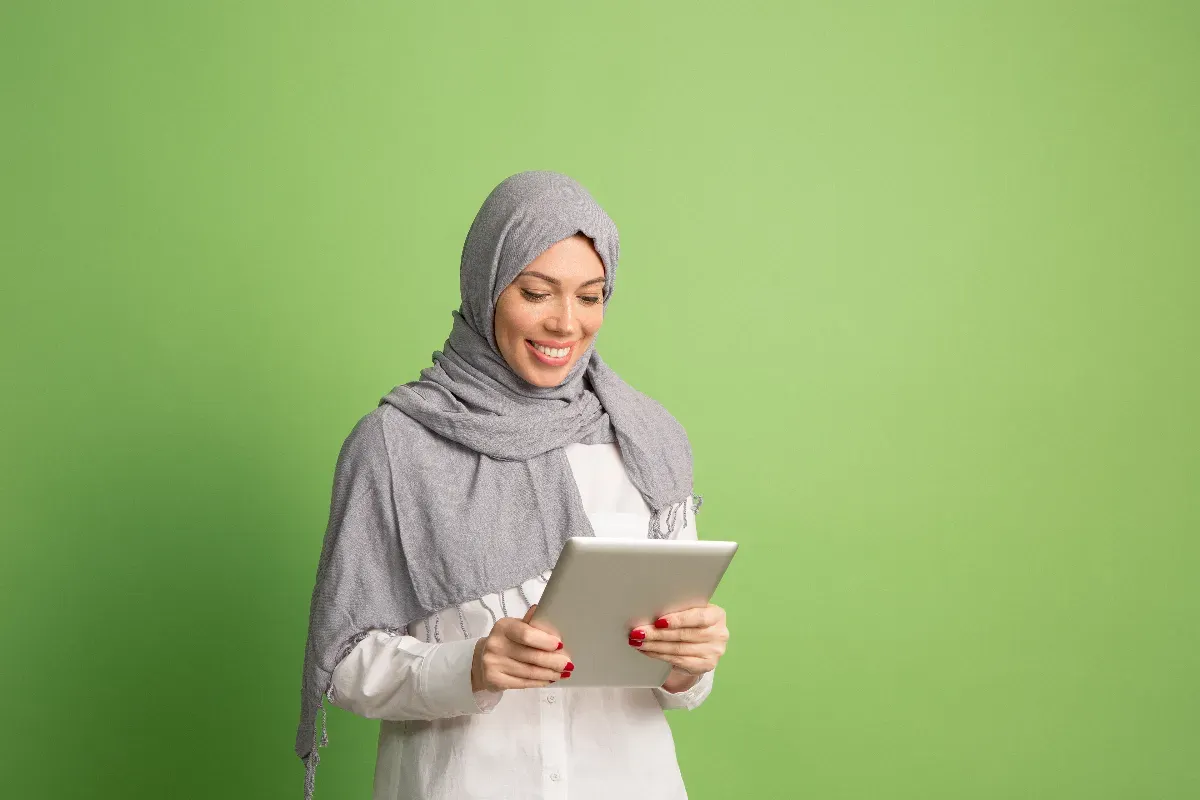 Ilustrasi belanja online menjelang Lebaran. (Sumber: Freepik/master1305)