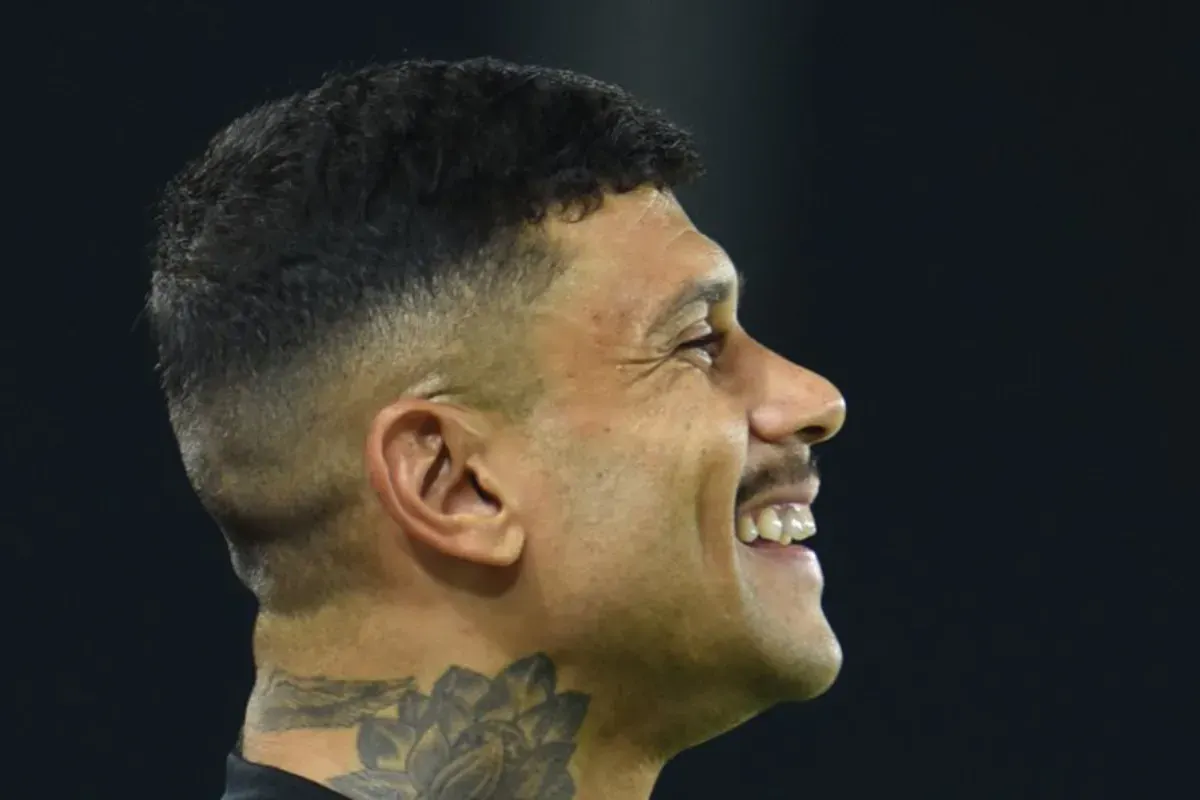 Potret tampilan penyerang Persib Bandung, Ciro Alves yang disoroti Bobotoh karena memiliki kumis. (Sumber: Persib)