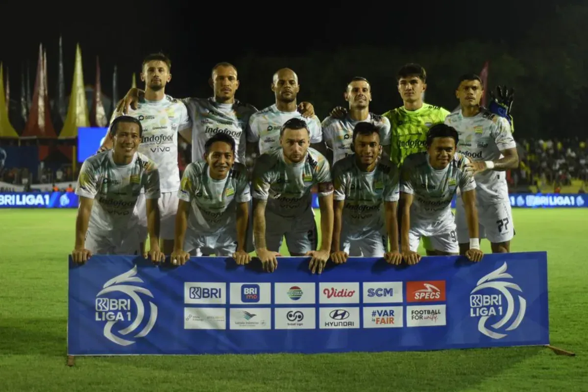 Potret skuad Persib Bandung yang dirumorkan akan mengalami perombakan besar di sektor pertahanan. (Sumber: Persib)