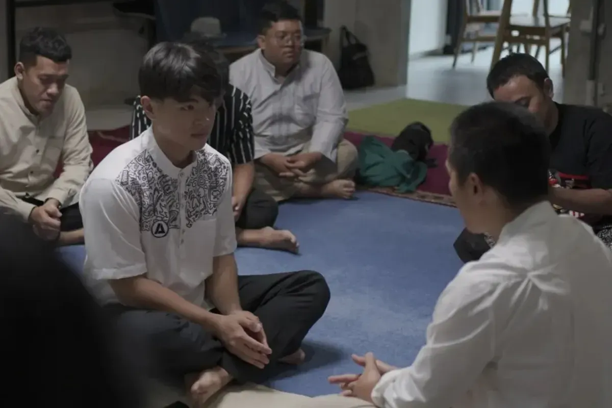 Steven Wongso resmi mualaf dibimbing Ustadz Felix Siauw. (Sumber: Instagram/@felix.siauw)