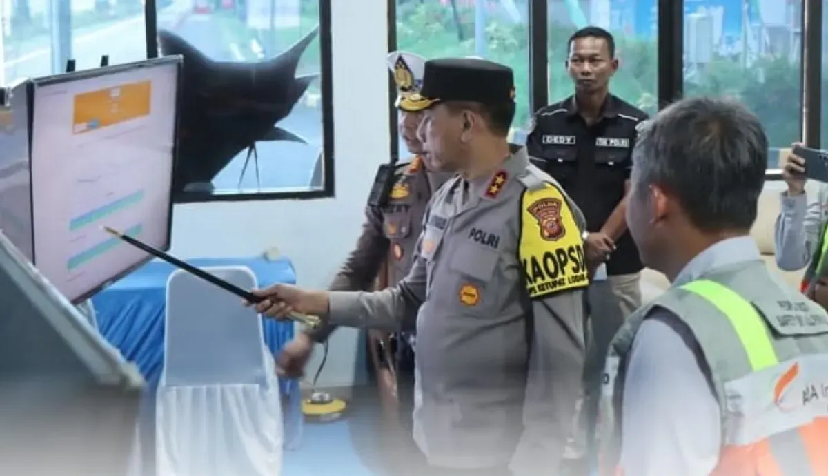 Kapolda Jawa Barat, Irjen Pol Akhmad Wiyagus, melakukan inspeksi langsung ke Rest Area KM 166 Tol Cipali pada Senin, 24 Maret 2025 (Sumber: Dok Humas Polda Jabar)