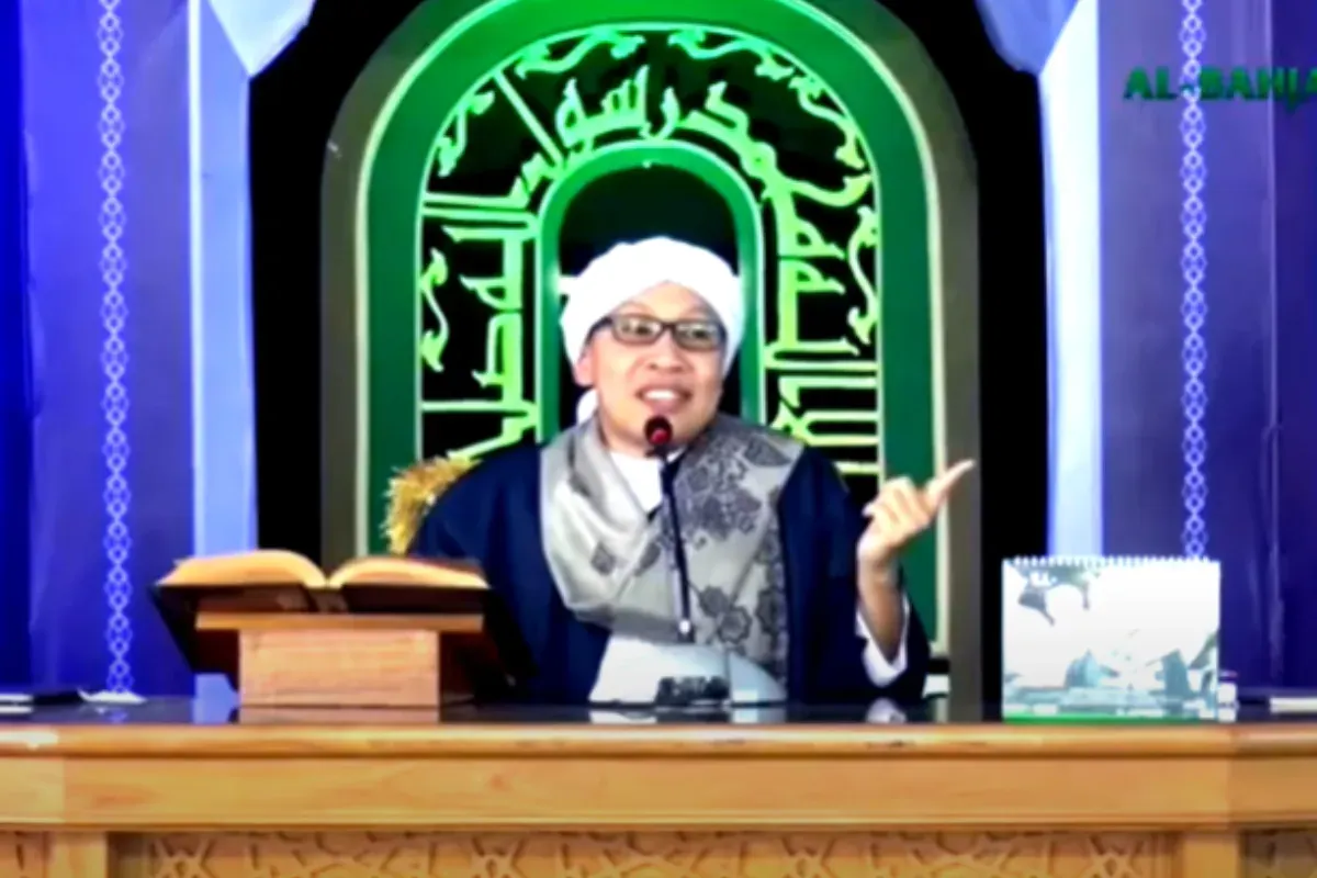 Buya Yahya menjelaskan aturan membayar zakat bagi anak yang sudah bekerja. (Sumber: Tangkap Layar YouTube/Al-Bahjah TV)