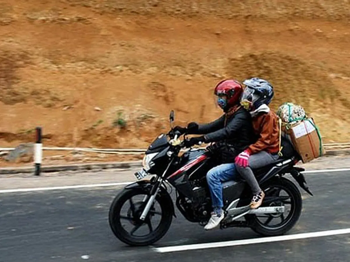 Ilustrasi tips mudik Lebaran naik motor. (Sumber: Uzone.id)