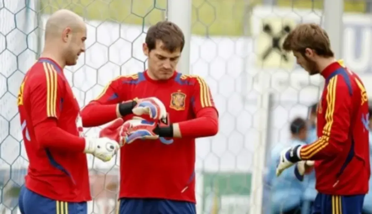 3 kiper Timnas Spanyol pada masanya yakni Iker Casillas, Pepe Reina, dan David De Gea. (Sumber: Mundo Deportivo)