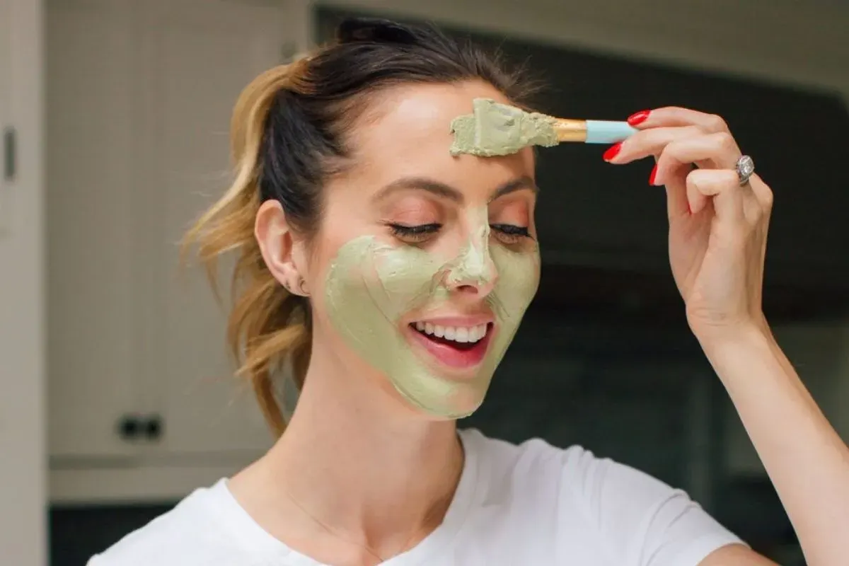 Cara atasi wajah kusam jadi cerah dengan menggunakan masker alami. (Sumber: Pinterest)