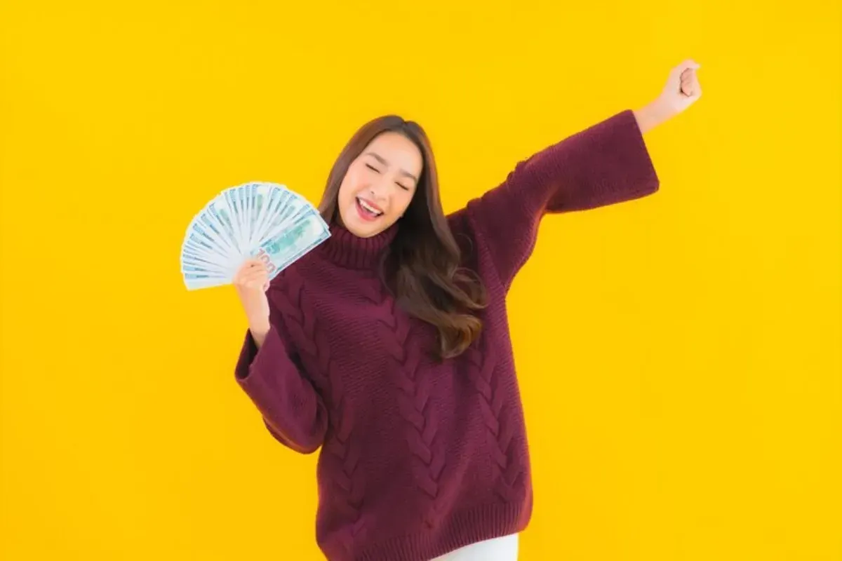 Lakukan beberapa tips mudah ini agar menabung Anda lebih lancar. (Sumber: Freepik/lifeforstock)
