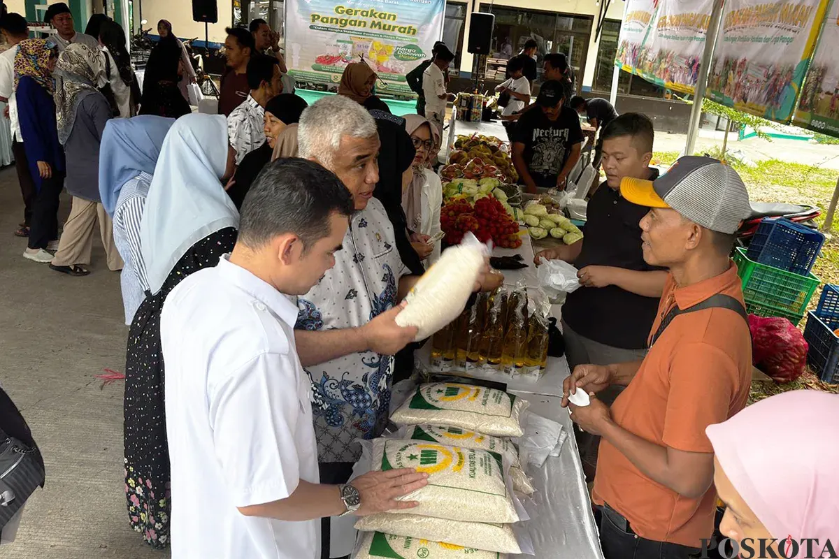 Gerakan Pangan Murah di Baleendah, Kabupaten Bandung, Jawa barat, pada Rabu 26 Maret 2025 (Sumber: Poskota/Ade Mamad)