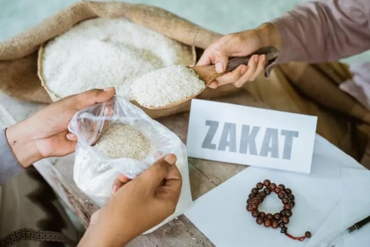 Beras zakat fitrah, setiap muslim wajib membayar 2,5 kg beras atau setara uang. (Sumber: Pinterest)