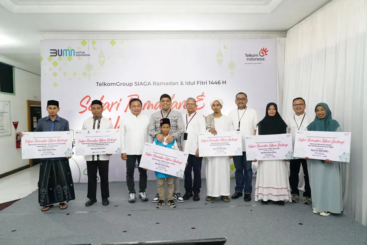Direktur Utama Telkom Ririek Adriansyah, saat melaksanakan kegiatan Safari Ramadan yang merupakan rangkaian program TelkomGroup Siaga Ramadan dan Idulfitri 2025 ke wilayah Telkom Regional I, Aceh, beberapa waktu yang lalu. (Sumber: Dok. Telkom)
