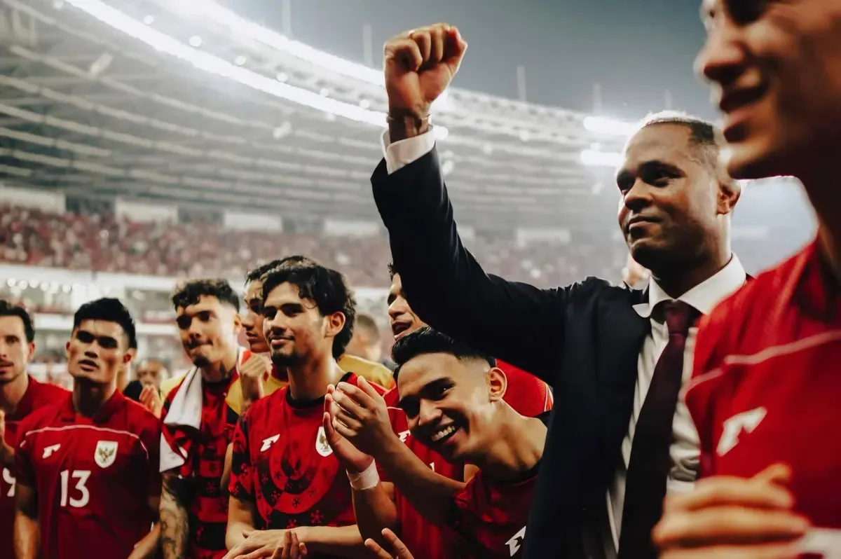 Patrick Kluivert sukses bawa Timnas Indonesia naik ke peringkat 123 FIFA. Ini dampak kemenangan atas Bahrain di Kualifikasi Piala Dunia 2026. (Sumber: Tangkapan layar/Instagram @patrickkluivert9)