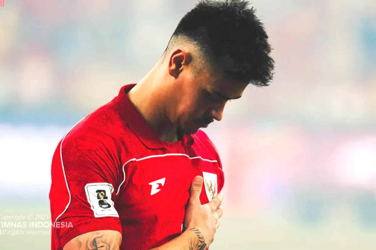 Potret Mees Hilgers saat berseragam Timnas Indonesia. (Sumber: X/TimnasIndonesia)
