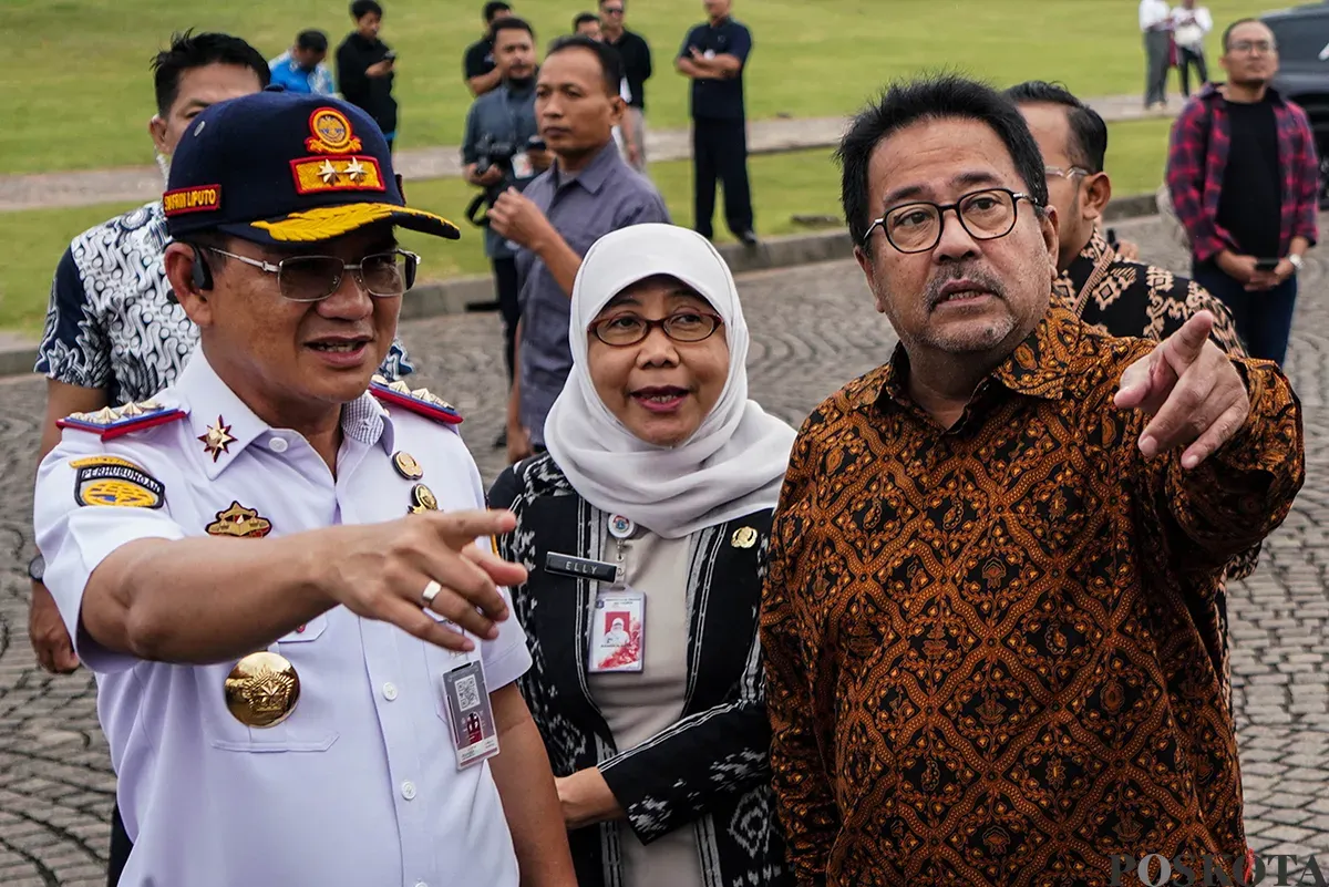 Gubernur dan Wakil Gubernur DKI Jakarta, Pramono Anung dan Rano Karno melepas Mudik Gratis Pemerintah Provinsi DKI Jakarta di Monumen Nasional (Monas), Jakarta, Kamis, 27 Maret 2025. (Sumber: Poskota/Bilal Nugraha Ginanjar)