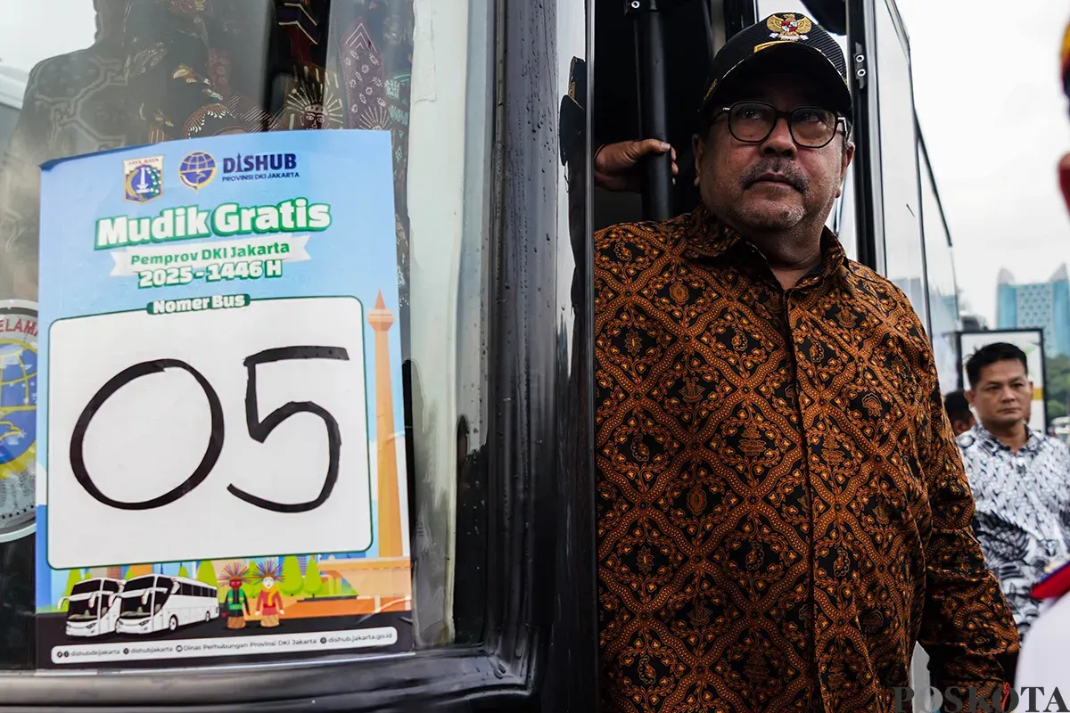 Gubernur dan Wakil Gubernur DKI Jakarta, Pramono Anung dan Rano Karno melepas Mudik Gratis Pemerintah Provinsi DKI Jakarta di Monumen Nasional (Monas), Jakarta, Kamis, 27 Maret 2025. (Sumber: Poskota/Bilal Nugraha Ginanjar)