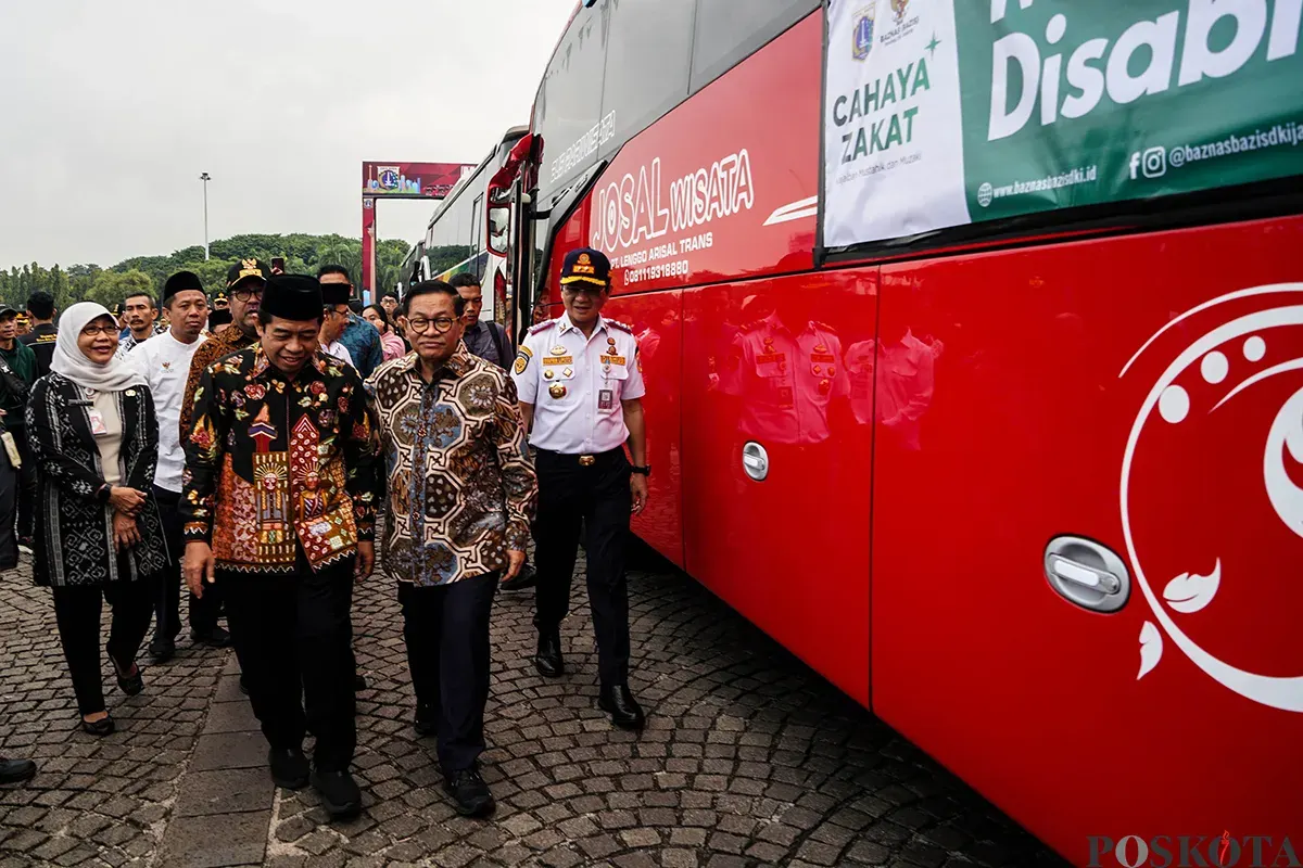 Gubernur dan Wakil Gubernur DKI Jakarta, Pramono Anung dan Rano Karno melepas Mudik Gratis Pemerintah Provinsi DKI Jakarta di Monumen Nasional (Monas), Jakarta, Kamis, 27 Maret 2025. (Sumber: Poskota/Bilal Nugraha Ginanjar)