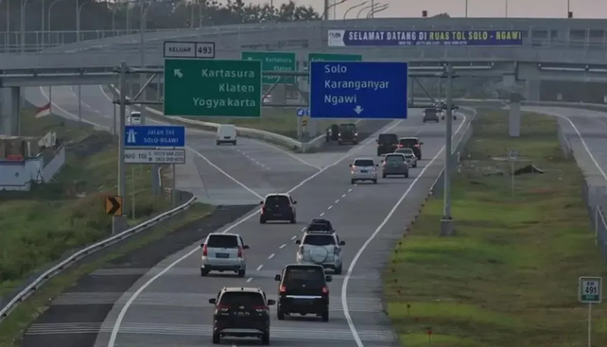 Penerapan sistem One Way dan Contraflow guna antisipasi macet jelang mudik Lebaran 2025. (Sumber: Pinterest)