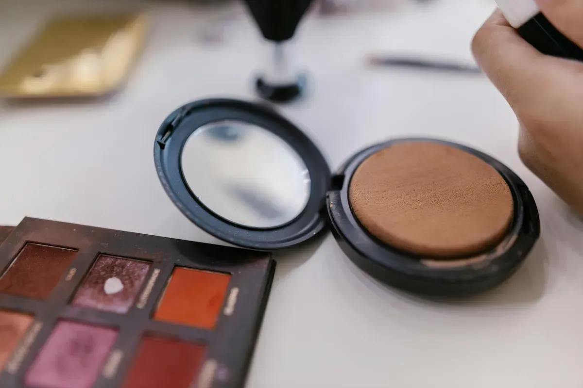 Ilustrasi makeup untuk hari lebaran. (Sumber: Pexels/RDNE Stock project)