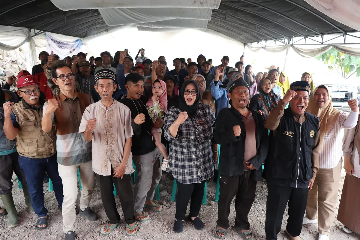 Anggota DPRD Jawa Barat, Tia Fitriani, menggelar sosialisasi Perda Provinsi Jawa Barat Nomor 15 Tahun 2017 tentang Pengembangan Ekonomi Kreatif di Baleendah, Kabupaten Bandung, Rabu, 26 Maret 2025. (Sumber: Dok. Humas DPRD Jabar)
