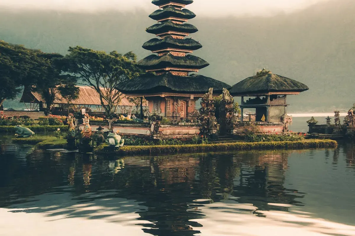 Ilustrasi menjalankan Hari Raya Nyepi 2025 di Bali (Sumber: Pexels/Aron Visual)
