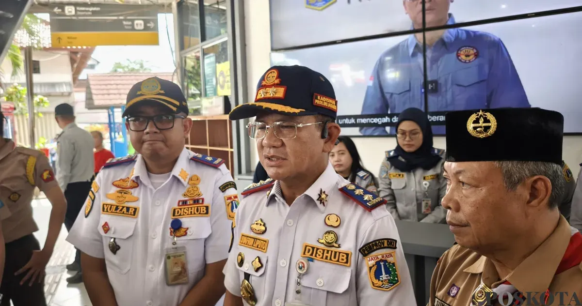 Kepala Dinas Perhubungan (Kadishub) Jakarta, Syafrin Liputo saat ditemui di Terminal Kampung Rambutan, Jakarta Timur, Jumat, 28 Maret 2025. (Sumber: Poskota/Ali Mansur)
