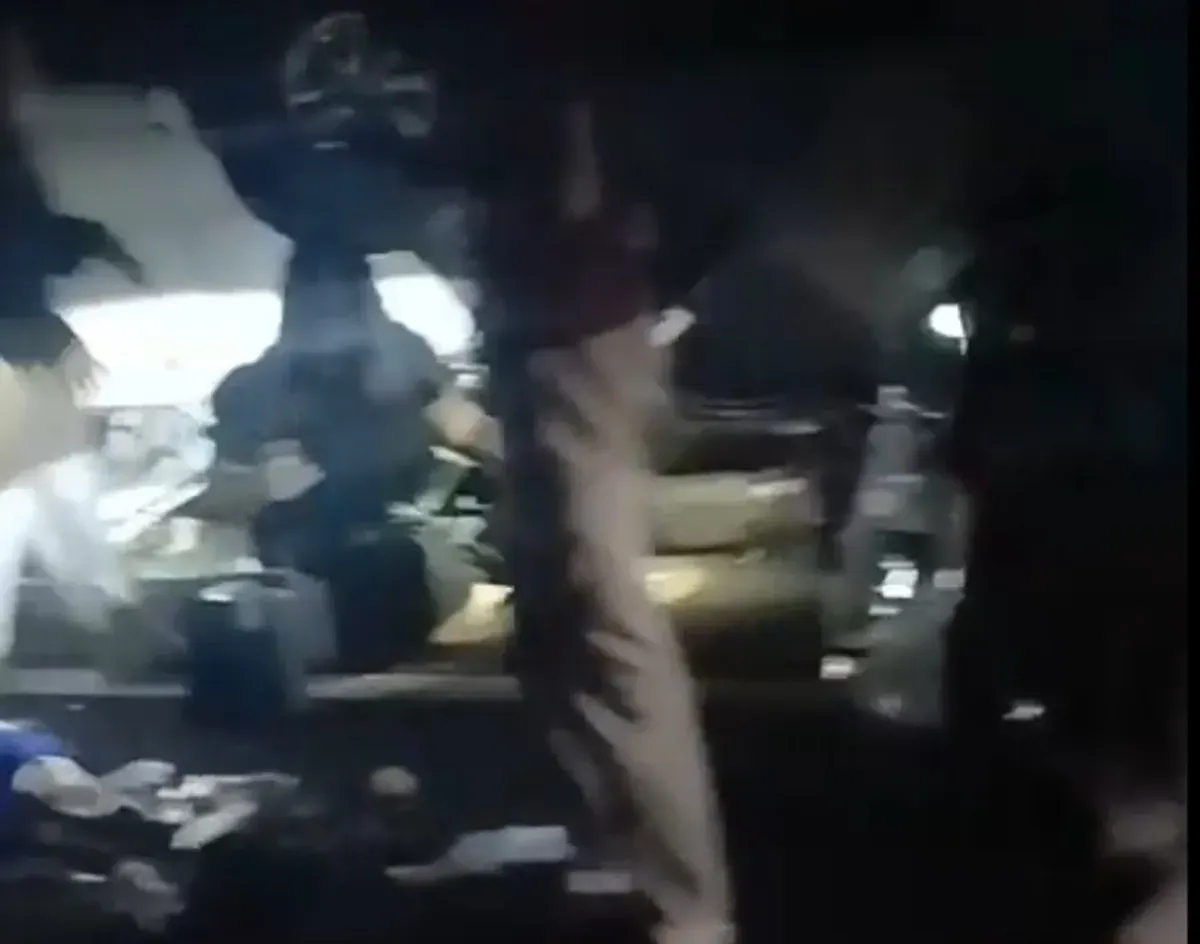 Terjadi kecelakaan di Ruas Tol Cipali KM 142+200 B yang menyebabkan seorang penumpang dinyatakan meninggal dunia. (Sumber: Capture Netizen 'X')