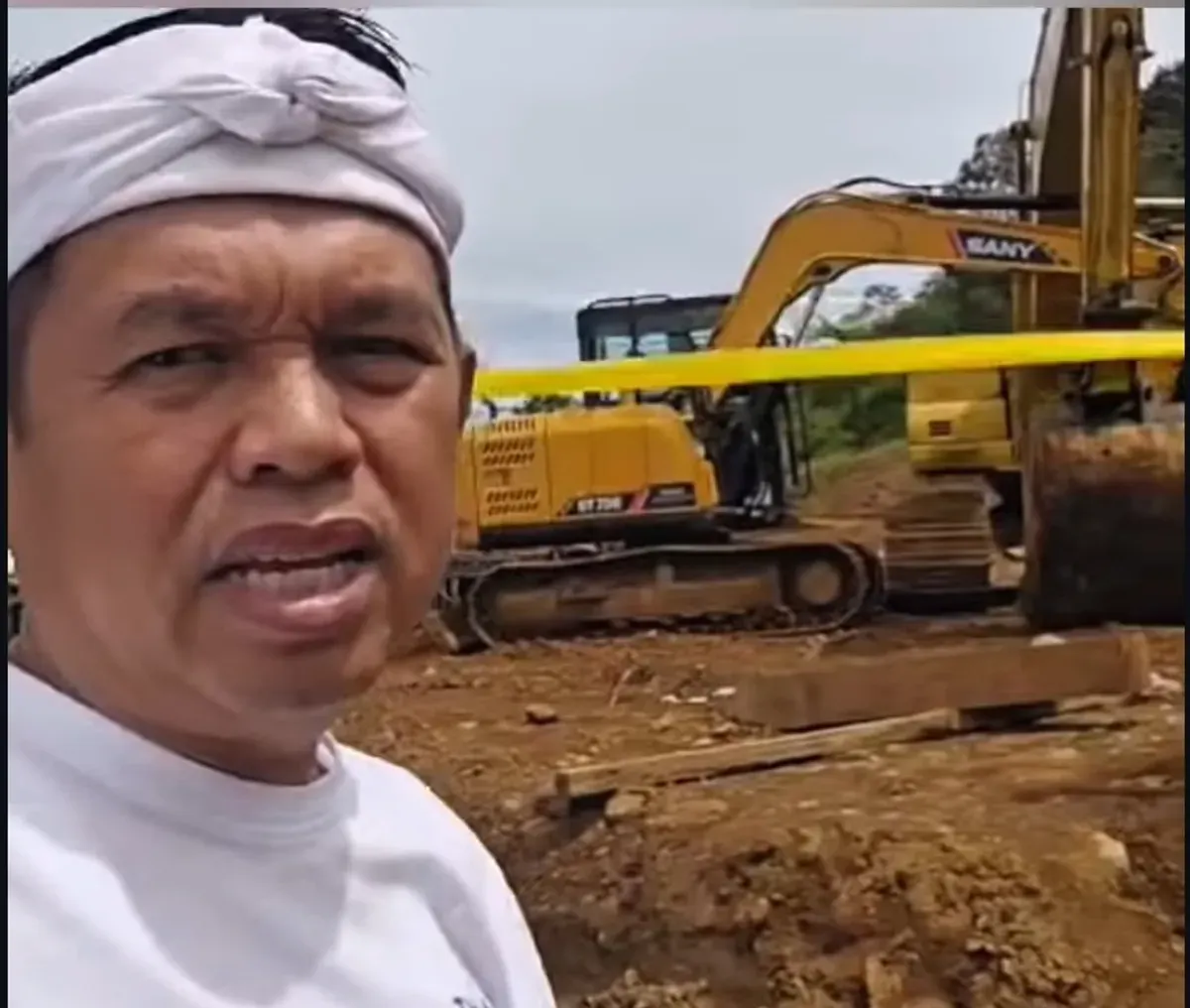 Gubernur Jabar Dedi Mulyadi melihat langsung lokasi Eiger Camp yang terletak di Lereng Gunung Tangkuban Parahu, Kabupaten Bandung Barat. (Sumber: Instagram Dedi Mulyadi)