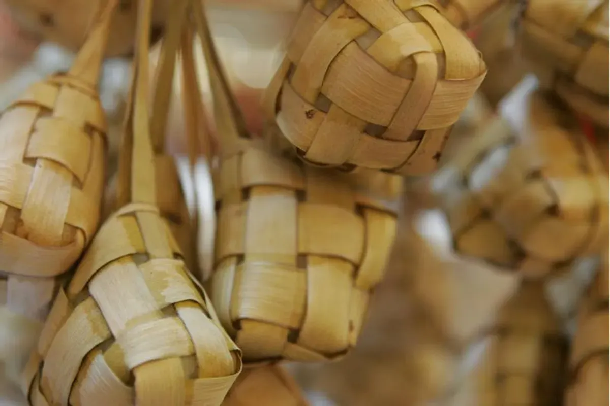 Rahasia membuat ketupat lebaran pulen dan awet. (Sumber: Pinterest/sashcher)