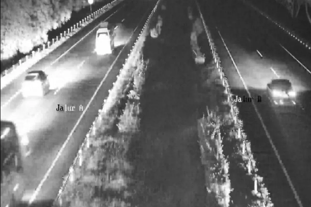 Situasi di ruas tol Cikopo-Palimanan (Cipali) pada Sabtu malam, 29 Maret 2025. (Sumber: X/@ASTRATolCipali)