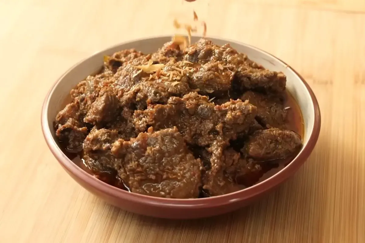 Asal usul rendang. (Sumber: YouTube/Devina Hermawan)