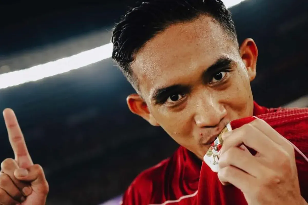 Potret bek Timnas Indonesia, Rizky Ridho yang didorong untuk bermain di luar negeri. (Sumber: X/@FandomID_)