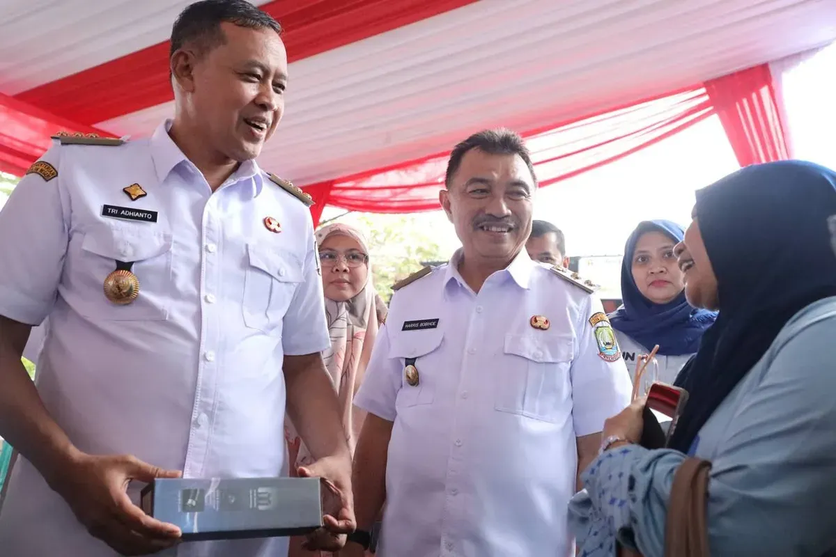Wali Kota Bekasi, Tri Adhianto dan Wakil Wali Kota Bekasi, Harris Bobihoe. (Sumber: Dok. Pemkot Bekasi)