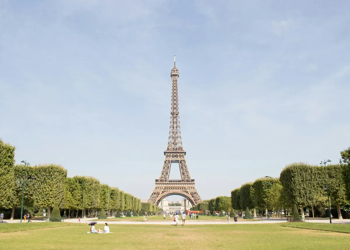 Hari Menara Eiffel Diperingati Tiap 31 Maret, Berikut Sejarah dan Tujuannya (Sumber: Unsplash/Kirsten Drew)