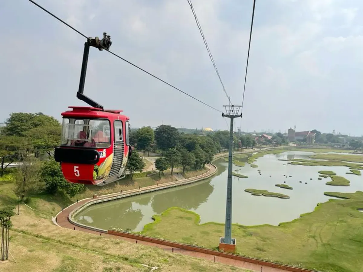 Gondola TMII Jakarta (Sumber: Pinterest)
