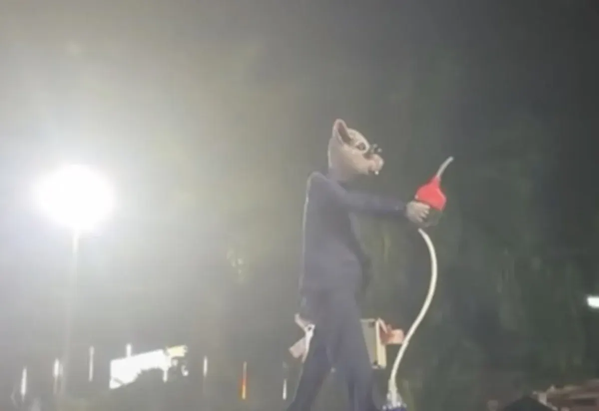 Viral pawai ogoh-ogoh tikus berdasi di Bali. (Sumber: Lambe_turah)
