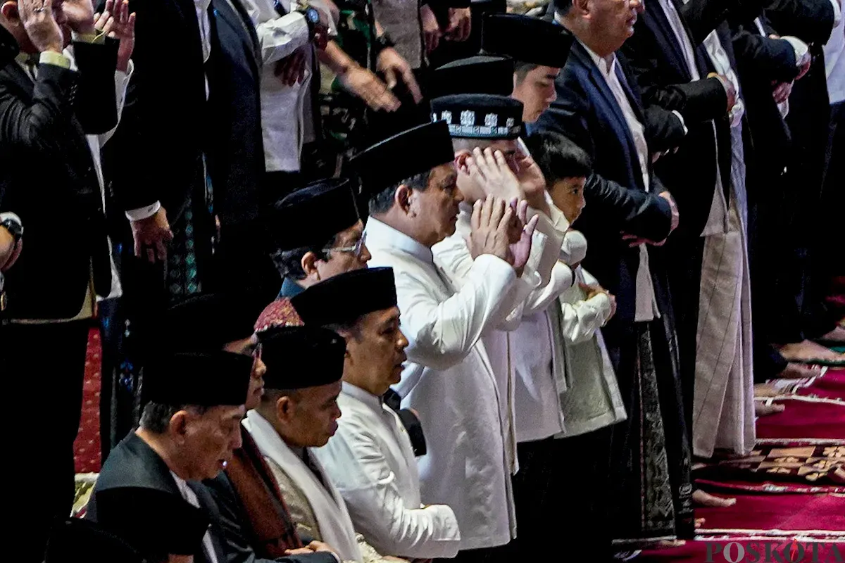 Presiden Prabowo Subianto melaksanakan ibadah shalat Idul Fitri di Masjid Istiqlal, Jakarta, Senin, 31 Maret 2025. (Sumber: Poskota/Bilal Nugraha Ginanjar)